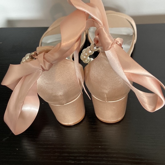 Women’s Champagne open toe 2 1/2” heel, silk, pearls stones SZ10/41 NWOT - Picture 4 of 11